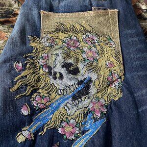 DON ED HARDY LOT 2009 SKULL EMBROIDERY + STUDDED DISTRESSED JEANS